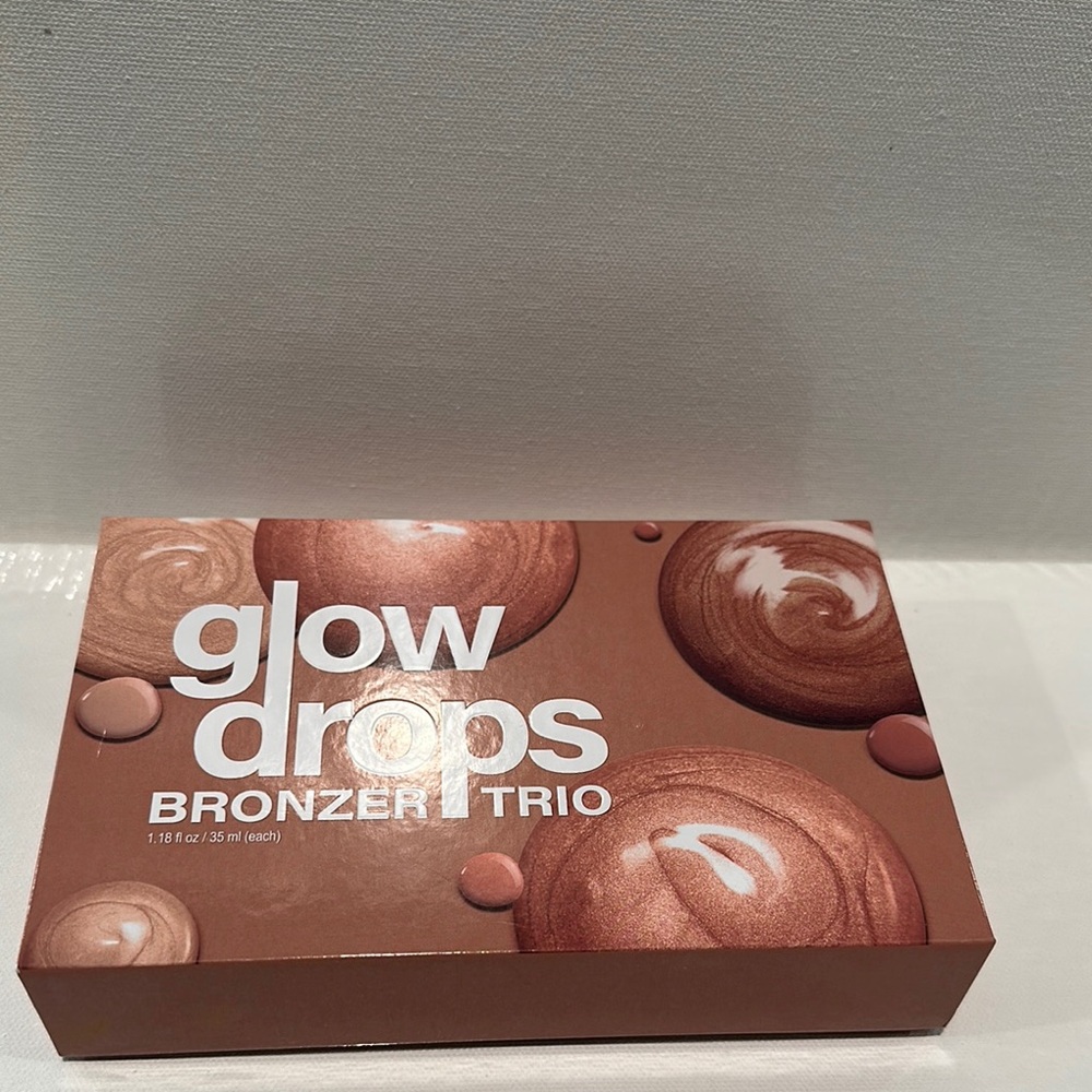 Glow Drops Bronzer Trio for a brighter, Radiant Sculpted Look.